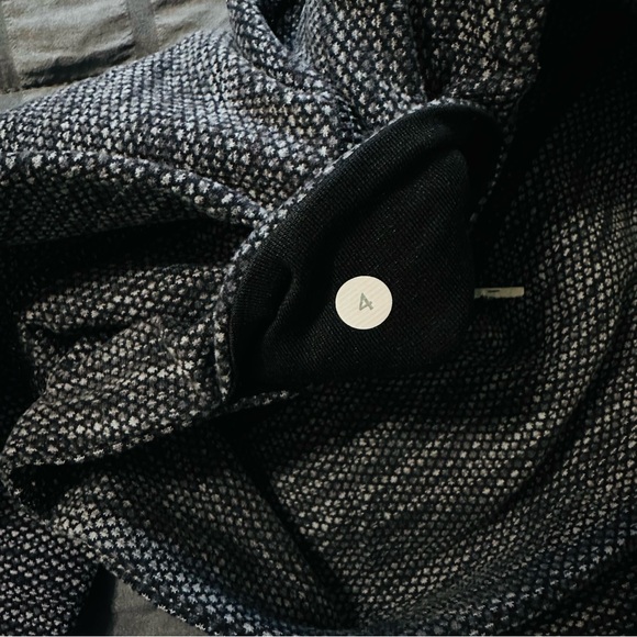 Lululemon sports leggings - Picture 3 of 3